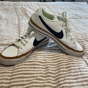 Women’s Nike shoes